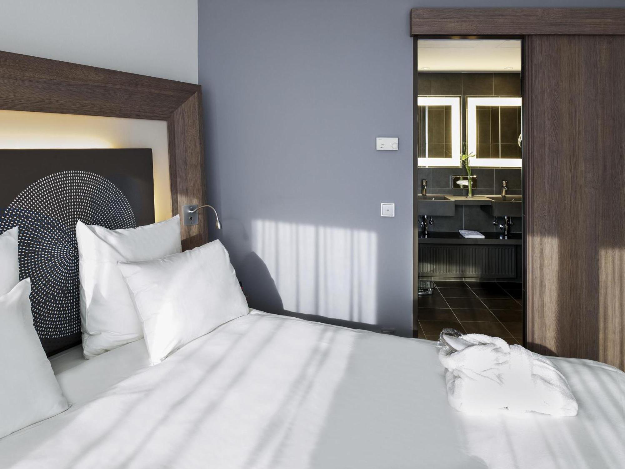 Suite con 1 Letto Matrimoniale e Divano-Letto